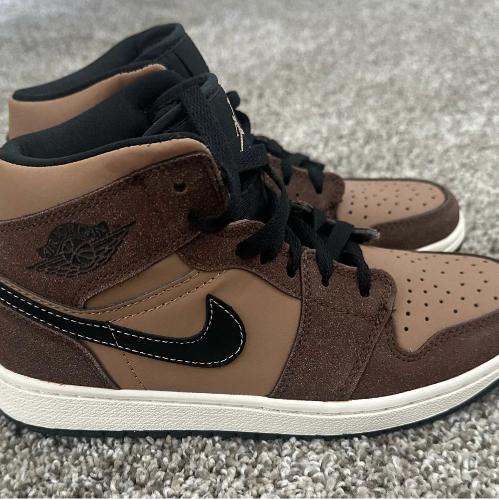 Jordan Men's Sneakers Brown Black Mid-Top